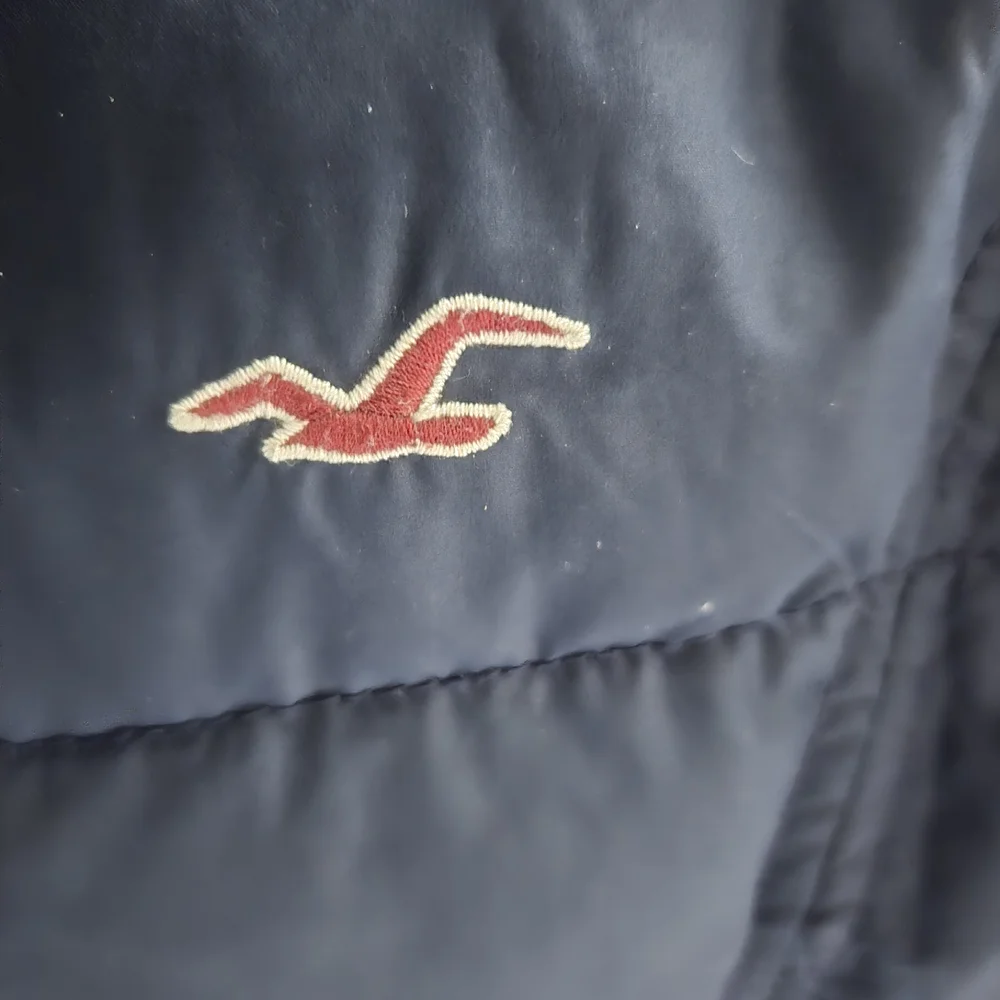 Hollister Women's Dark Blue Puffer Jacket - Picture 3 of 4